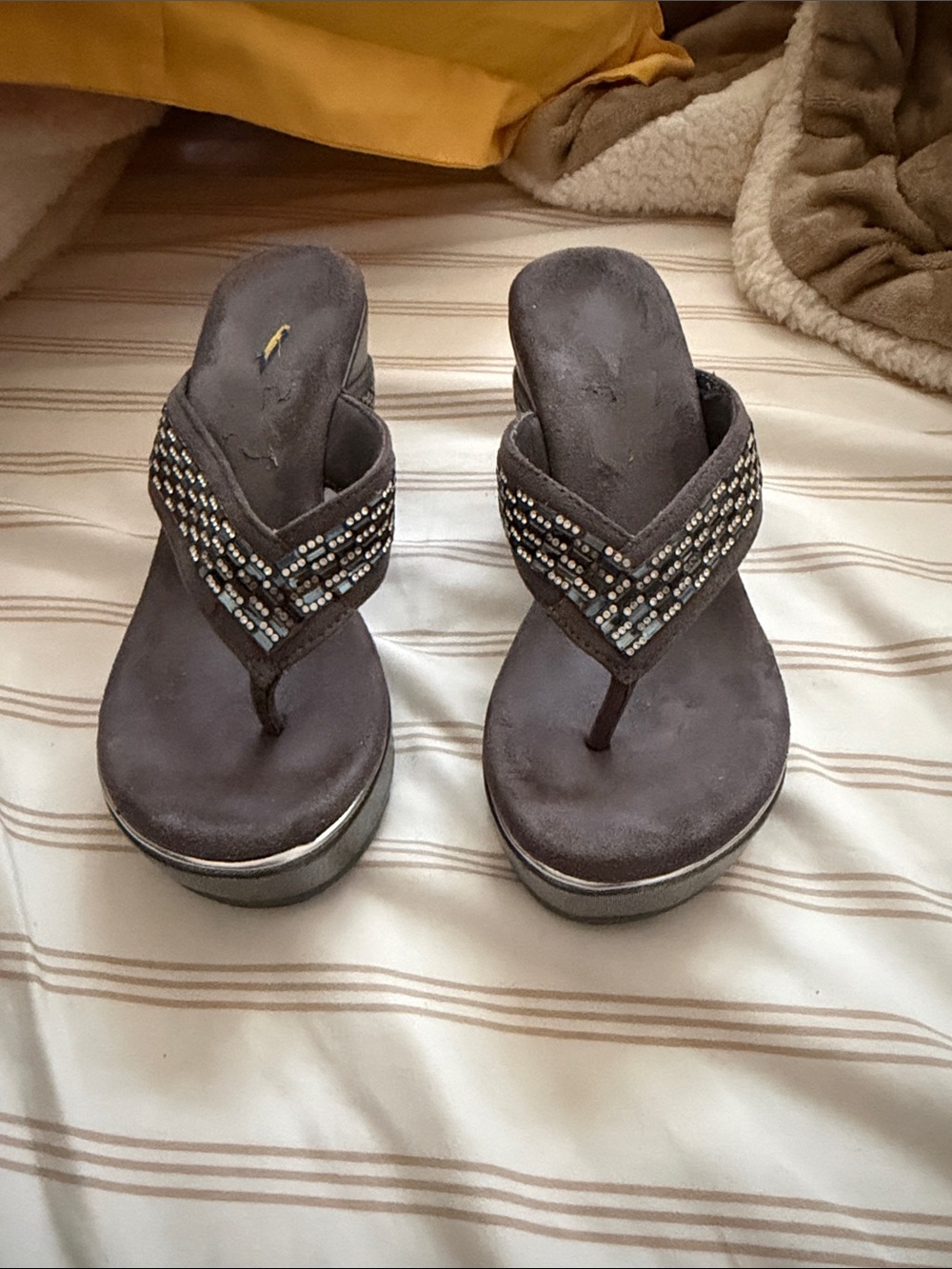 Source Unknown Gray Beaded Wedge Thong Sandals